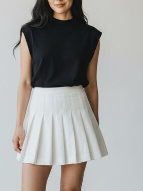 Love Tree White Pleated Mini Skirt in size large